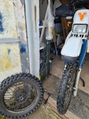 spike-ausbau.jpg (65.57 KiB) 6025 mal betrachtet Spikeräder ausbauen